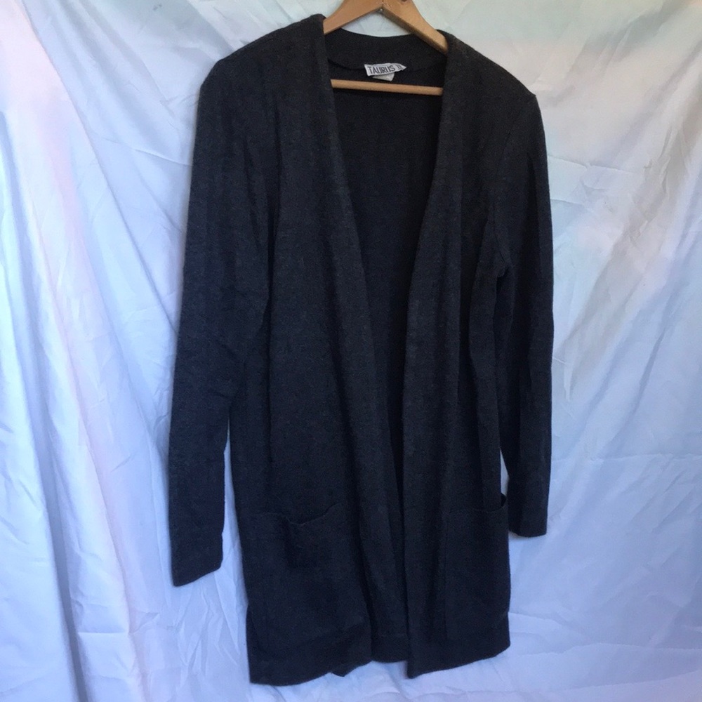 Long cardigan sweater w/ pockets (!!)